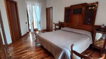 2 Schlafzimmer, BĂŒgeleisen/BĂŒgelbrett, kostenloses WLAN, BettwĂ€sche