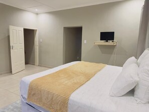 3 chambres, fer et planche à repasser, Wi-Fi, draps fournis