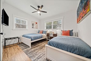 3 bedrooms, iron/ironing board, WiFi, bed sheets