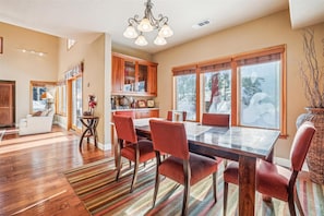Dining - Pinyon Creek three Bedroom Townhouse with hot tub (Truckee)