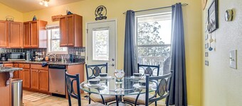 Charming 3-bedroom house with WiFi and AC off of Hwy 1215