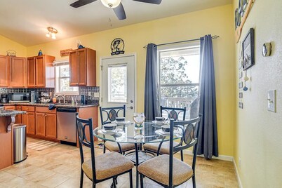 Charming 3-bedroom house with WiFi and AC off of Hwy 1215