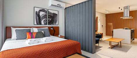Iron/ironing board, Internet, bed sheets