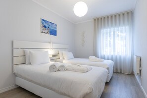 2 bedrooms, iron/ironing board, internet, bed sheets