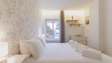 3 bedrooms, iron/ironing board, internet, bed sheets