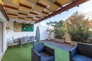 Outdoor dining - Tide Terrace Duplex - Sea Escape (Viana do Castelo)