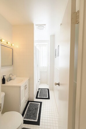 مجففات شعر، مناشف، صابون، شامبو