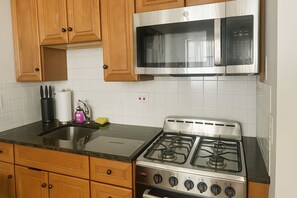 Microwave, oven, stovetop, dishwasher - Stylish 1BR with NYC Views. Steps 2 Bus & 10 Mins to NYC (Weehawken Township)