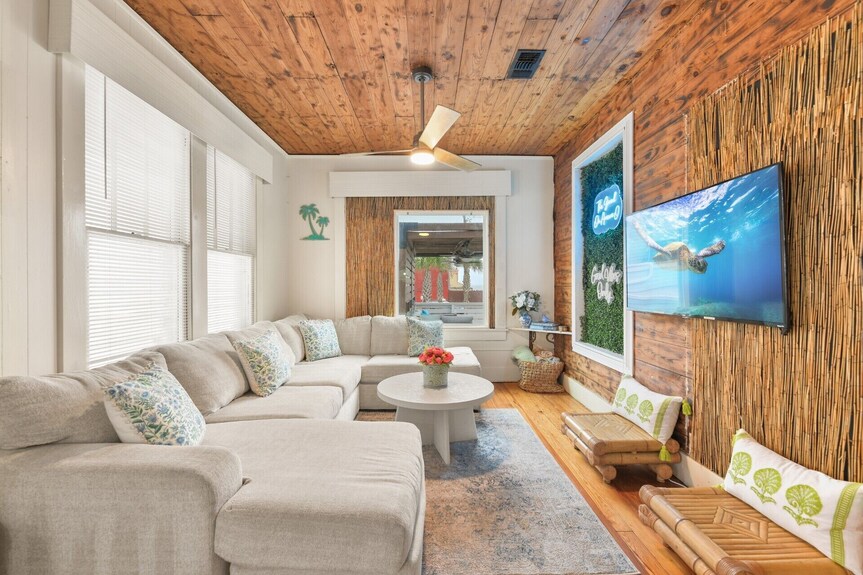 The Grand On Ave O | Hot Tub + Near Beach - Texas