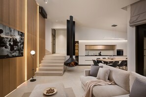 TV, fireplace