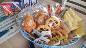 A kitchen with a star-shaped object on the table, a variety of packaged food items, and a carton of milk. - Within walking distance from the sea provided with all the necessary comforts (Lago)