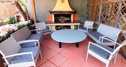 Within walking distance from the sea provided with all the necessary comforts