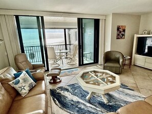 Smart TV, offices - Book your tropical stay in Unit 601 directly on the beach (Fort Myers Beach)