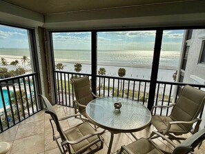 Dining - Book your tropical stay in Unit 601 directly on the beach (Fort Myers Beach)