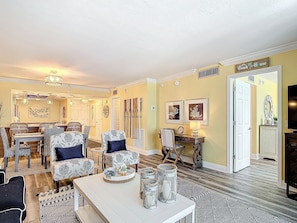 Interior - Book your tropical stay in Unit 903 directly on the beach (Fort Myers Beach)