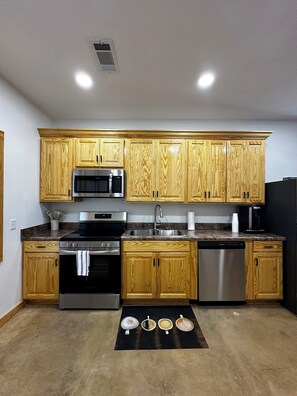 Refrigerador, microondas, horno, placa de cocina