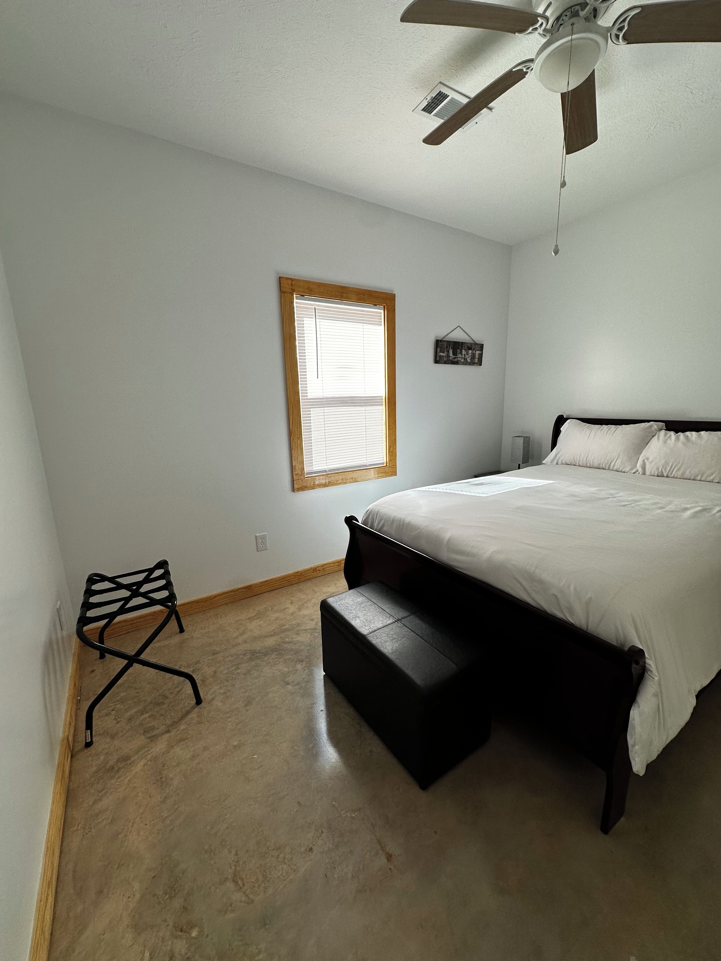 2 عدّة غرف نوم ومكواة/لوح كي وواي فاي وملاءات أسرّة