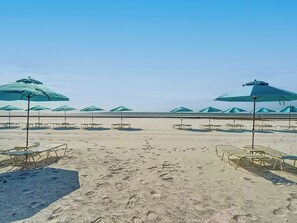 På stranden