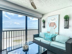 Een smart-tv en een kantoor