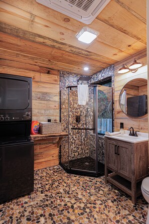 Amenidades de baño ecológicas y toallas
