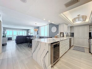 Fridge, microwave, oven, stovetop - Book your tropical stay in Unit 1105 directly on the beach (Fort Myers Beach)