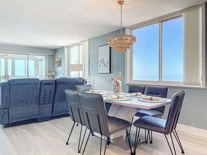 Dining - Book your tropical stay in Unit 1105 directly on the beach (Fort Myers Beach)