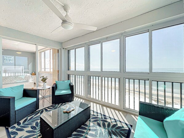 Smart TV, offices - Book your tropical stay in Unit 1105 directly on the beach (Fort Myers Beach)