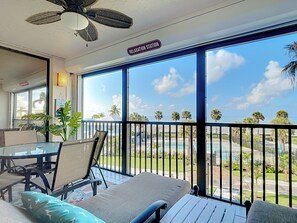 Outdoor dining - Book your stay in beautiful Unit 313 directly on the beach (Fort Myers Beach)