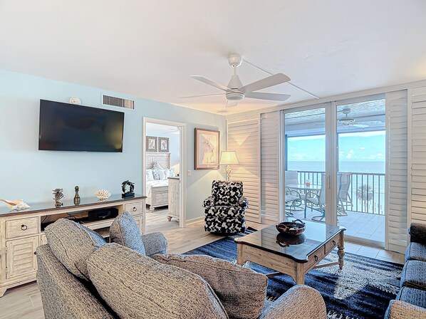Smart TV, offices - Book your tropical stay in Unit 613 directly on the beach (Fort Myers Beach)