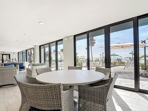 Dining - Book your tropical stay in Unit 713 directly on the beach (Fort Myers Beach)