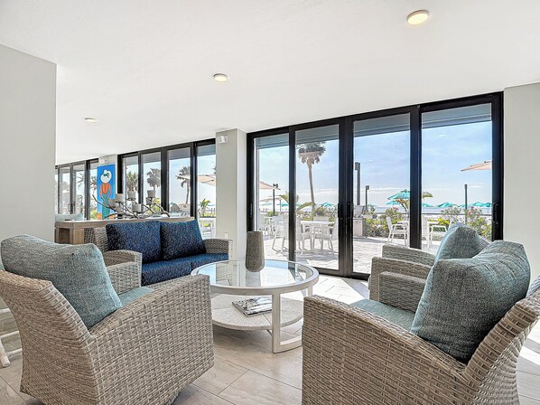 Interior - Book your tropical stay in Unit 713 directly on the beach (Fort Myers Beach)