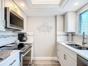Refrigerador, microondas, horno, placa de cocina