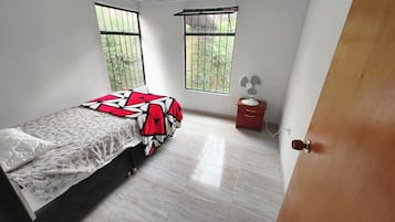 3 bedrooms, free WiFi, bed sheets