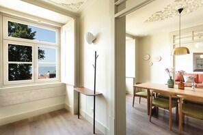 Deluxe Apartment, 2 Bedrooms, River View | Dining room - Hermitage Castelo - Casa Sé (Lisbon)