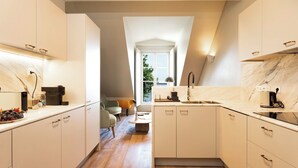 Deluxe Çatı Katı Süiti (Penthouse), 2 Yatak Odası, Nehir Manzaralı | Özel mutfak