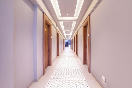 Lobby. HOTEL REGENCY