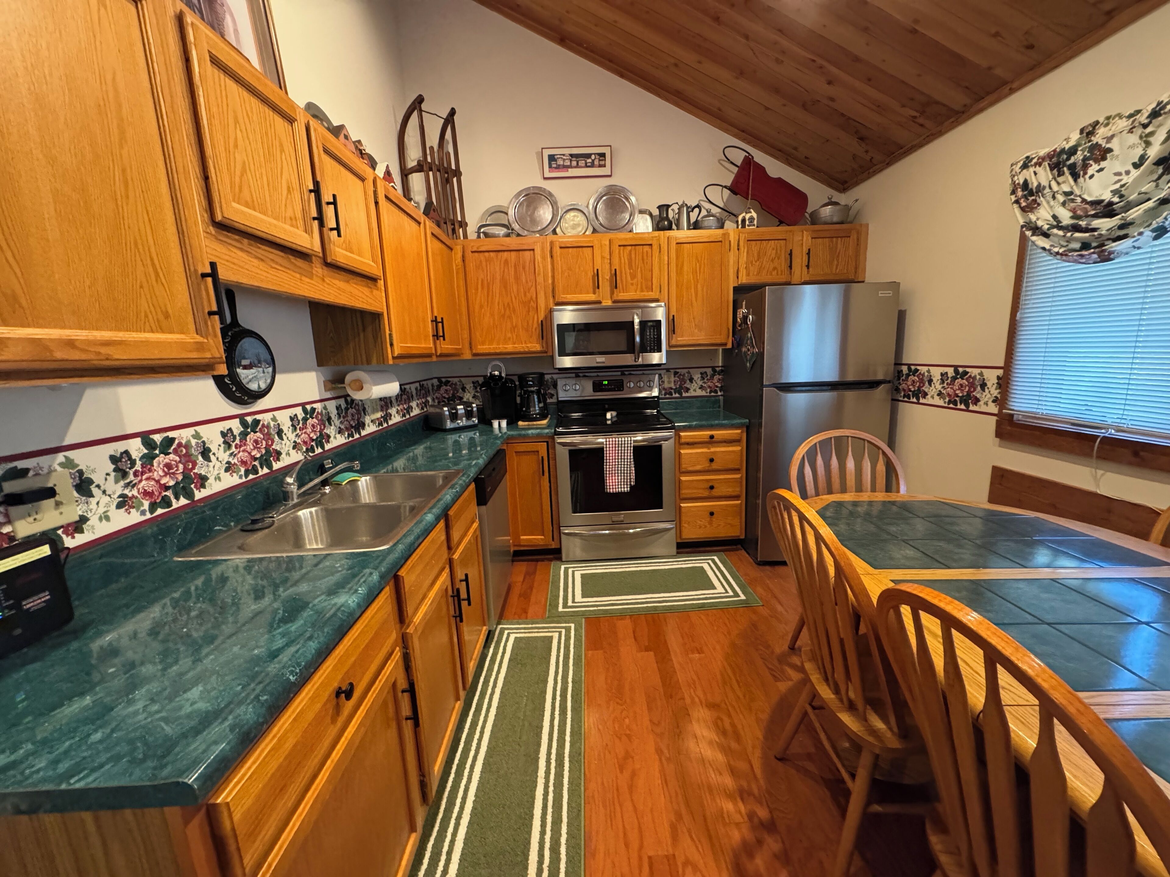 雪櫃、微波爐、焗爐、爐具