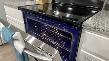 Micro-ondas, fogão, cooktop, lava-louças