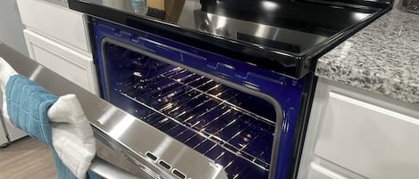 Micro-ondes, four, plaque de cuisson, lave-vaisselle