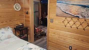 1 slaapkamer, een strijkplank/strijkijzer, wifi, beddengoed