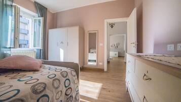 2 Schlafzimmer, Schreibtisch, Bügeleisen/Bügelbrett, kostenloses WLAN