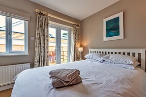 4 chambres, fer et planche à repasser, Wi-Fi gratuit, draps fournis