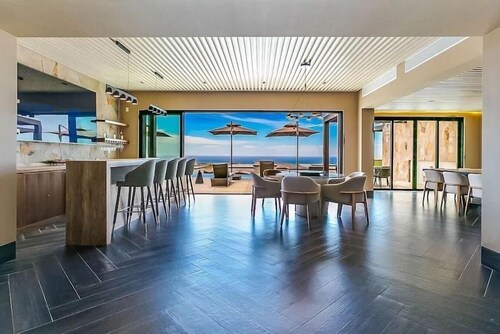 New Luxury 5 Bed Home- Private Pool & Quivira Golf Club