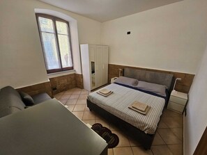 1 bedroom, free WiFi, bed sheets