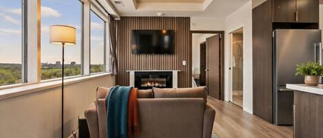 Smart TV, chimenea y estéreo