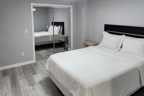 2 bedrooms, iron/ironing board, free WiFi, bed sheets - Urban Hideaway - 201 (Tulsa)