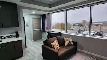 Smart TV, fireplace, stereo