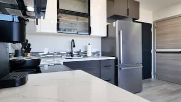 Refrigerador, microondas, parrilla de estufa y lavavajillas