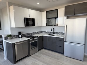 Fridge, microwave, stovetop, dishwasher