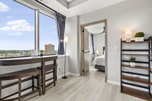 1 bedroom, iron/ironing board, free WiFi, bed sheets - Modern High-Rise Apartment - 2 (Tulsa)